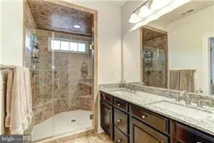 7088 Darbey Knoll Dr, Gainesville, VA 20155 - Photo 12