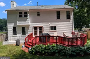 4917 Frishman Ct, Woodbridge, VA 22193 - Photo 2