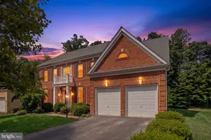 4759 Charter Ct, Woodbridge, VA 22192 - Photo 2