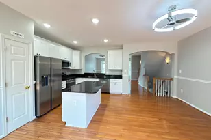 14216 Legend Glen Ct, Gainesville, VA 20155 - Photo 4