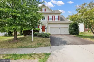 9036 Woodpecker Ct, Gainesville, VA 20155 - Photo 2