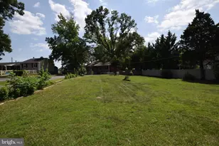 8721 Yorkshire Ln, Manassas, VA 20111 - Photo 2