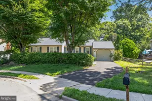 12023 Torrey Pine Ct, Woodbridge, VA 22192 - Photo 2