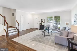 2562 Grayton Ln, Woodbridge, VA 22191 - Photo 4