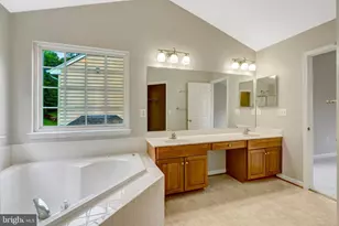 13040 Pilgrims Inn Dr, Woodbridge, VA 22193 - Photo 18