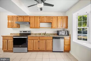 14797 Tamarack Pl, Woodbridge, VA 22191 - Photo 4