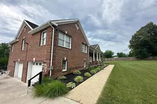 7809 Signal Hill Rd, Manassas, VA 20111 - Photo 2