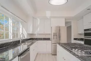 13116 Holly Leaf Ct, Woodbridge, VA 22192 - Photo 10