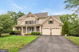 3232 Lost Pond Ct, Triangle, VA 22172 - Photo 2