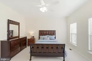 7931 Crescent Park Dr, Gainesville, VA 20155 - Photo 18