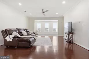 7931 Crescent Park Dr, Gainesville, VA 20155 - Photo 10