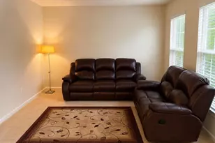 12489 Pfitzner Ct, Woodbridge, VA 22192 - Photo 2