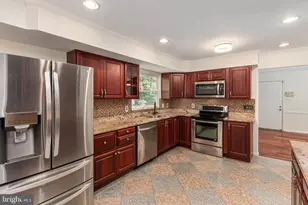 12877 Valleywood Dr, Woodbridge, VA 22192 - Photo 4