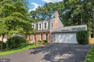 12877 Valleywood Dr, Woodbridge, VA 22192 - Photo 2
