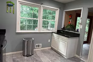3924 Forge Dr, Woodbridge, VA 22193 - Photo 4