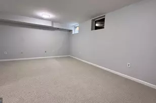 13042 Hunterbrook Dr, Woodbridge, VA 22192 - Photo 20