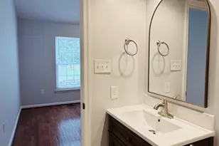 13042 Hunterbrook Dr, Woodbridge, VA 22192 - Photo 12