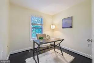 14061 Fallbrook Ln, Woodbridge, VA 22193 - Photo 16