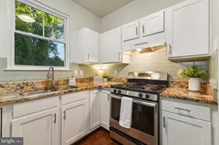 3942 Hartlake St, Woodbridge, VA 22192 - Photo 6