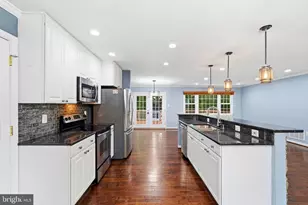 12017 William and Mary Cir, Woodbridge, VA 22192 - Photo 8