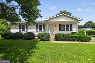 13996 Lakeview Dr, Gainesville, VA 20155 - Photo 1