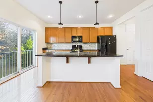 18213 Jillian Ln, Triangle, VA 22172 - Photo 8