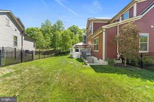 17243 Miss Packard Ct, Dumfries, VA 22026 - Photo 8