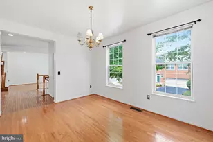 2917 Markhams Grant Dr, Woodbridge, VA 22191 - Photo 8