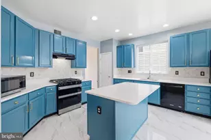 2917 Markhams Grant Dr, Woodbridge, VA 22191 - Photo 14