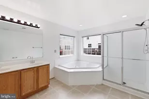 2917 Markhams Grant Dr, Woodbridge, VA 22191 - Photo 38