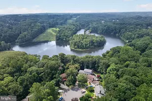 12012 Governors Ct, Woodbridge, VA 22192 - Photo 2