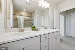 2303 Stephanie Tessa Ln, Woodbridge, VA 22191 - Photo 16