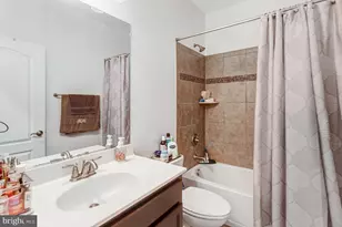 8173 Falls Grove Dr, Manassas, VA 20111 - Photo 4