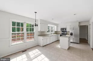 12207 Knightsbridge Dr, Woodbridge, VA 22192 - Photo 16