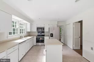 12207 Knightsbridge Dr, Woodbridge, VA 22192 - Photo 14