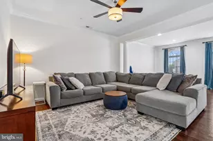 7504 Brunson Cir, Gainesville, VA 20155 - Photo 14