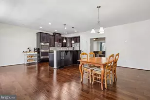 7504 Brunson Cir, Gainesville, VA 20155 - Photo 8