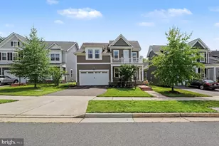 17929 Woods View Dr, Dumfries, VA 22026 - Photo 2