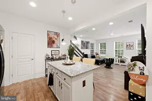 14848 Mason Creek Cir, Woodbridge, VA 22191 - Photo 12