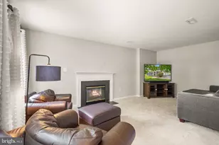 5793 Rockcliff Ln, Woodbridge, VA 22193 - Photo 10