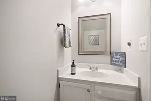 5793 Rockcliff Ln, Woodbridge, VA 22193 - Photo 12