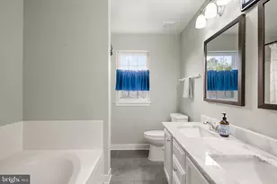5793 Rockcliff Ln, Woodbridge, VA 22193 - Photo 16