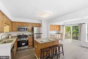 9041 Falcon Glen Ct, Bristow, VA 20136 - Photo 6