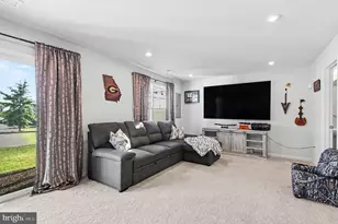 4014 Shire Meadow Ln, Triangle, VA 22172 - Photo 4
