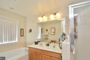 2454 Battery Hill Cir, Woodbridge, VA 22191 - Photo 6