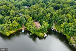 2490 Tree House Dr, Woodbridge, VA 22192 - Photo 2
