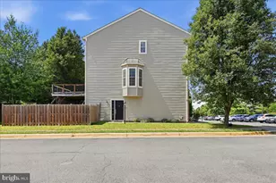 8928 Brewer Creek Pl, Manassas, VA 20109 - Photo 4