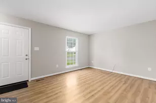 5685 Saffron Ln, Woodbridge, VA 22193 - Photo 4