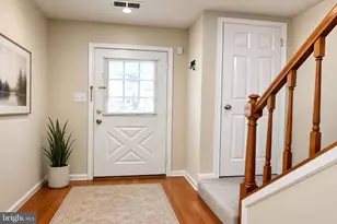 3176 Vanderbilt Ct, Woodbridge, VA 22192 - Photo 2
