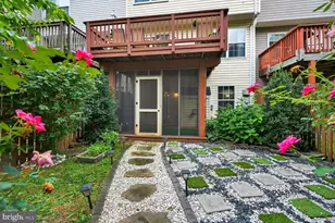11082 Clovertree Ct, Manassas, VA 20109 - Photo 2